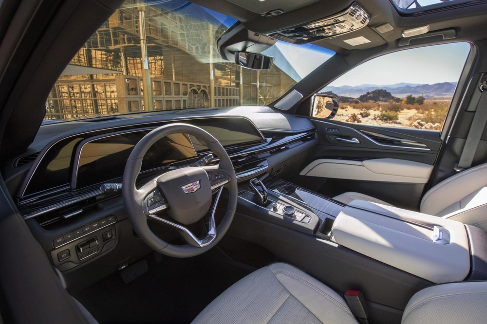 Hệ thống màn hình của Cadillac Escalade 2021 có kích thước hơn 38 inch